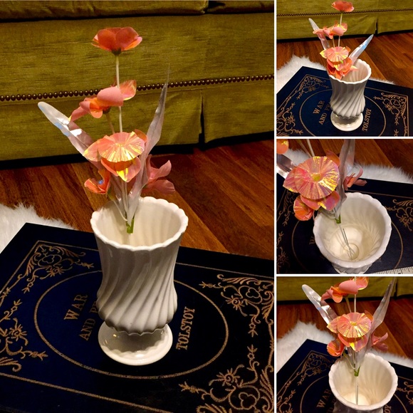 🦋2/$10 3/$15 4/$18 5/$20 Vintage Flower/Vase